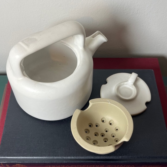 Bennington Potters Handmade White Vintage Teapot w/ Infuser Stainer 1365 Vermont